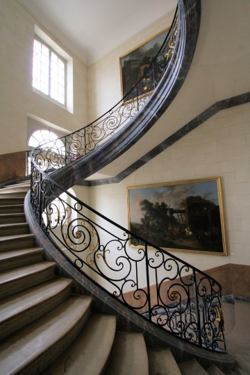 L'escalier orné d'une grille de Jean Lamour